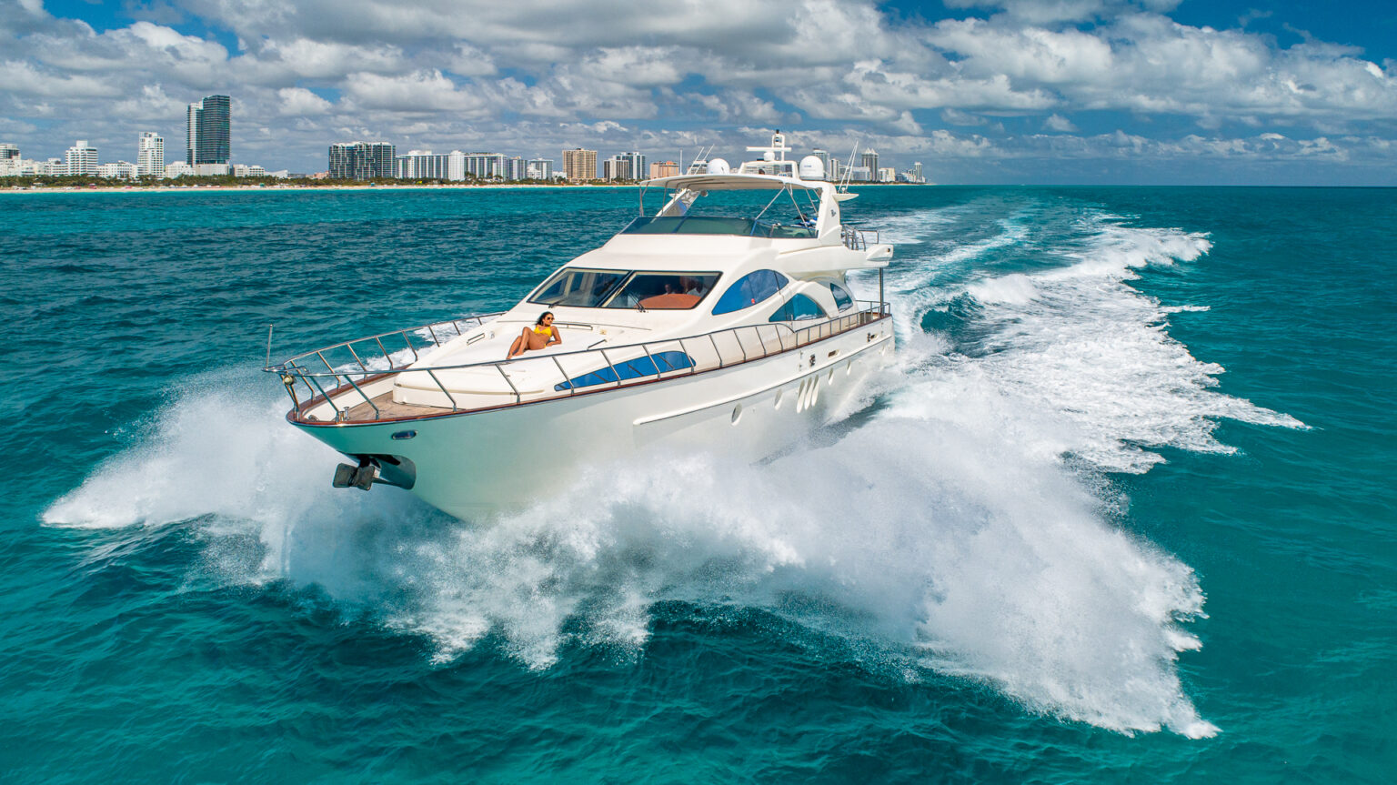 80' Azimut Fort Laud Yacht Rentals 80' Azimut Fort Laud Yacht Rentals